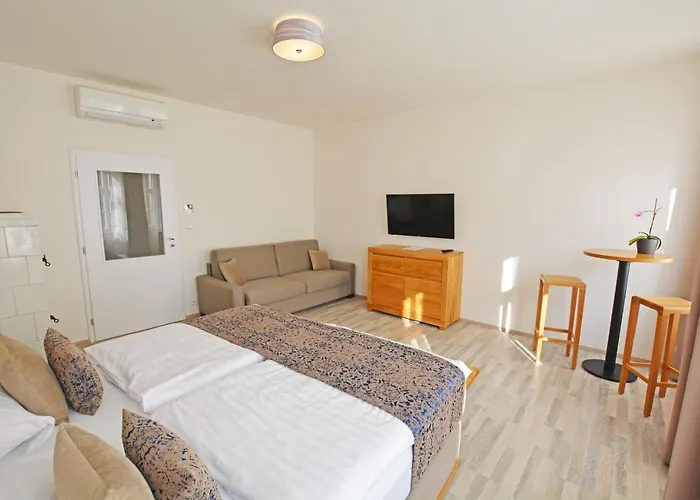 Karlova - Mostecka 10 St Depandance 4*