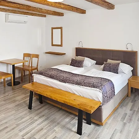 Aparthotel Karlova - Mostecka 10 St Depandance