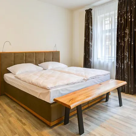 Ξενοδοχείο με διαμερίσματα Karlova - Mostecka 10 St Depandance 4*