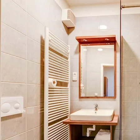 Karlova - Mostecka 10 St Depandance