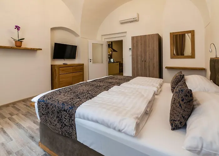 Karlova - Mostecka 10 St Depandance