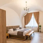 Karlova - Mostecka 10 St Depandance Aparthotel 4*