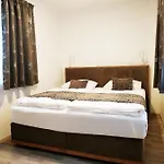 Aparthotel Karlova - Mostecka 10 St Depandance