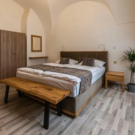 Hotel apartamentowy Karlova - Mostecka 10 St Depandance Praga